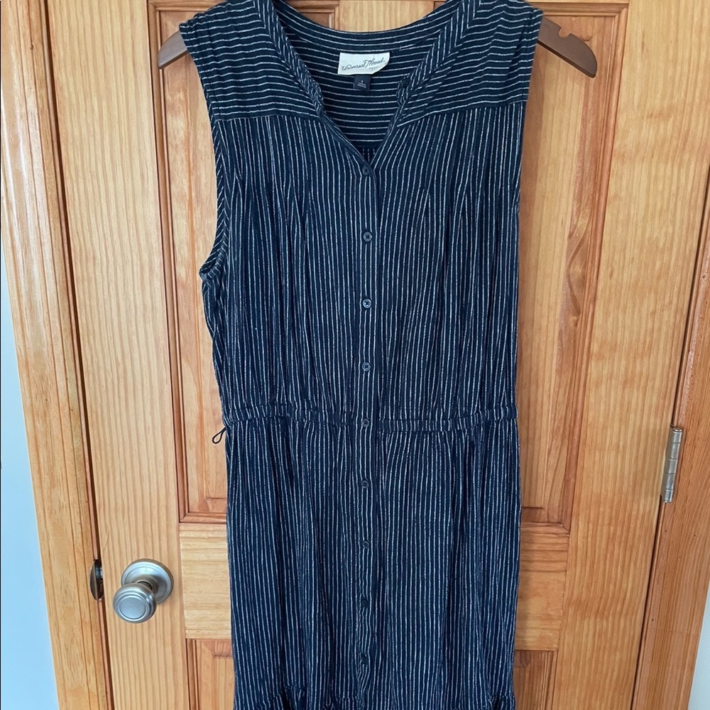 Navy pinstripe, universal thread, size L,